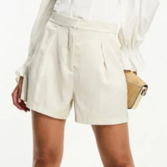 Abercrombie Off White Cream Neutral High Rise Satin Short Medium Minimalist - Picture 1 of 4
